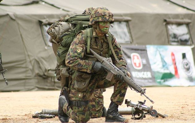 Τους έστειλαν να φυλάνε το Νταβός κι αυτοί έκαναν ναρκωτικά