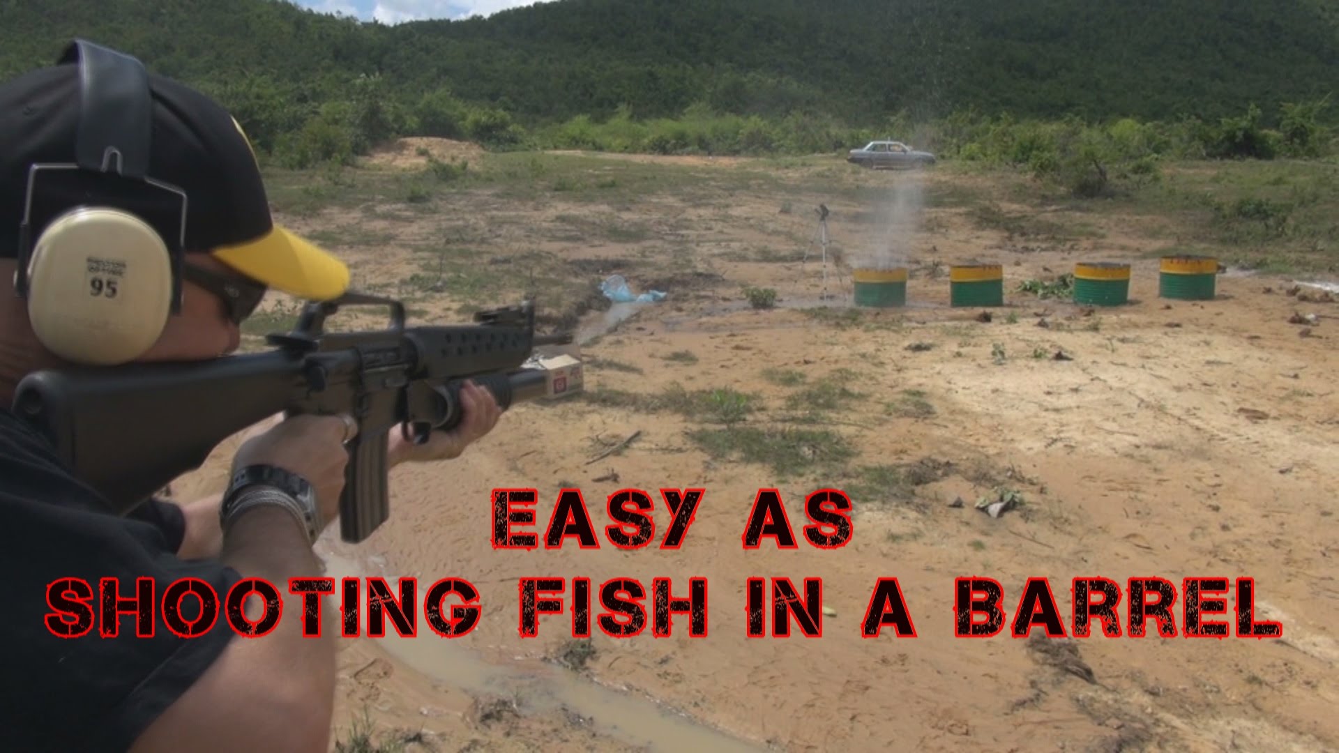 Πυροβολούν ψάρια σε βαρέλια με τυφέκια! [βίντεο]