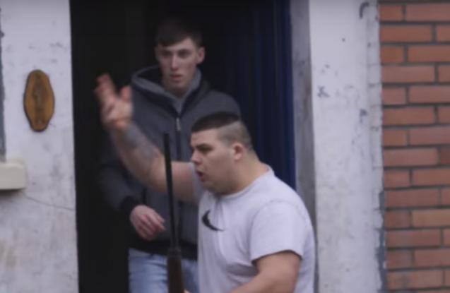 Κάτοικοι του Καλαί έβγαλαν τα όπλα εναντίον πορείας υπέρ των λαθρομεταναστών – Η δήμαρχος ζήτησε επέμβαση του Στρατού [βίντεο]