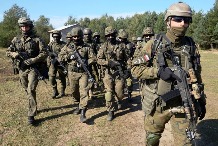 Η Πολωνία «περικυκλώνει» το Καλίνινγκραντ με 45.000 στρατιώτες!