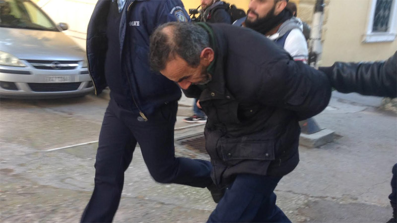 Αποκηρύσσει το “τέρας” του Γέρακα και η σύζυγός του