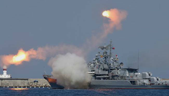 Πύραυλοι cruise που εξαπέλυσαν ρωσικά πλοία της Μεσογείου πέρασαν πάνω από τα… κεφάλια των Τούρκων και εξαΰλωσαν τζιχαντιστές (vid)