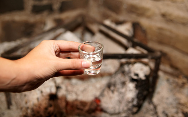 Πάνω από 300 τόνοι τσίπουρου κατασχέθηκαν στον Τύρναβο