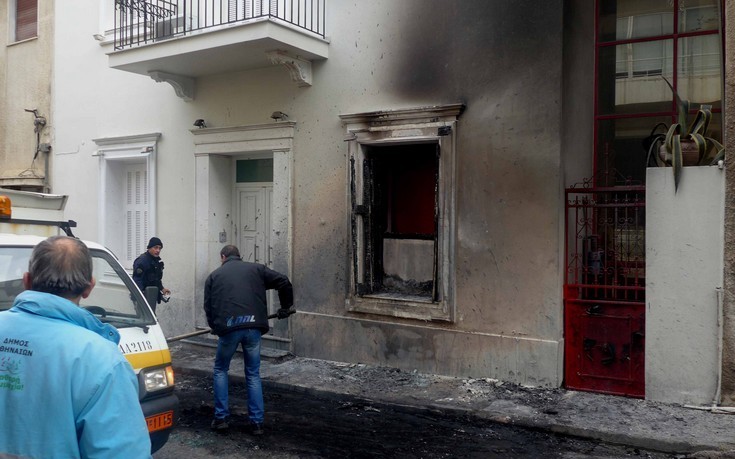 Η επόμενη μέρα έξω από το σπίτι του Φλαμπουράρη [φωτό]