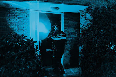 Η ολλανδική αστυνομία κάνει… προειδοποιήσεις στους πολίτες που “τουιτάρουν” κατά των λαθρομεταναστών!