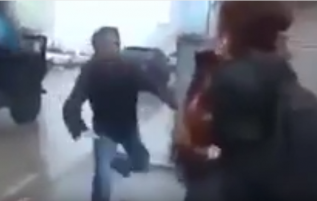 Στην Τουρκία του Ερντογάν οι δημοσιογράφοι “εξαφανίζονται” μέσα σε τεθωρακισμένα της αστυνομίας [βίντεο]