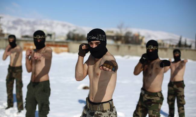 H Jaish al Islam διαψεύδει τη Ρωσία για καταστροφή πετρελαϊκών στόχων στη Συρία