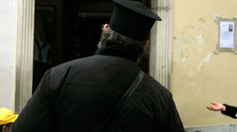 Εύβοια: Καταζητείται Παπάς που … λήστεψε τράπεζα και έγινε καπνός