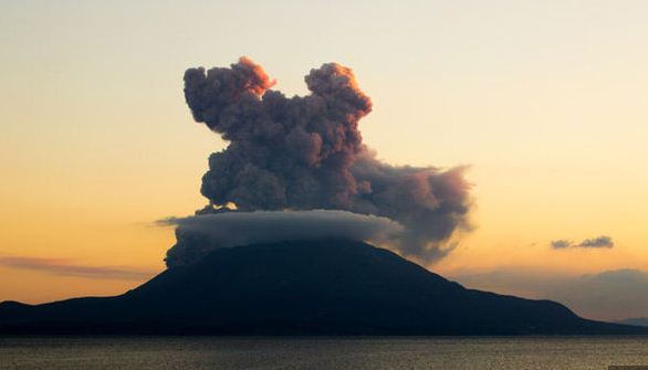 Συναγερμός στην Ιαπωνία από την έκρηξη ηφαιστείου (φωτό & βίντεο)