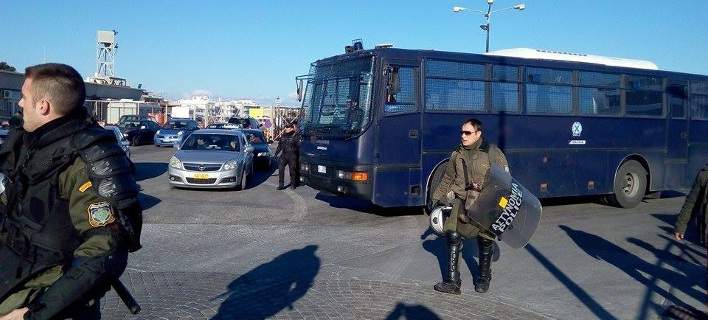 Ενισχύονται οι δυνάμεις των ΜΑΤ στην Κω – Έφτασαν κλούβες από την Αθήνα [φωτό]