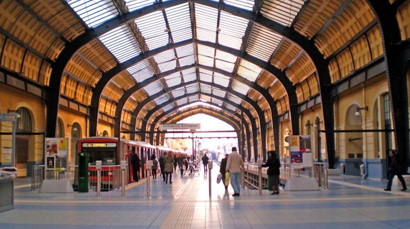 Πειραιάς: Συμπλοκή 25 ατόμων στον ΗΣΑΠ μετά τις συγκεντρώσεις για το hotspot στο Σχιστό