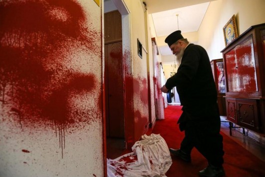 Θεσσαλονίκη: Το βίντεο από την επίθεση στη Μητρόπολη