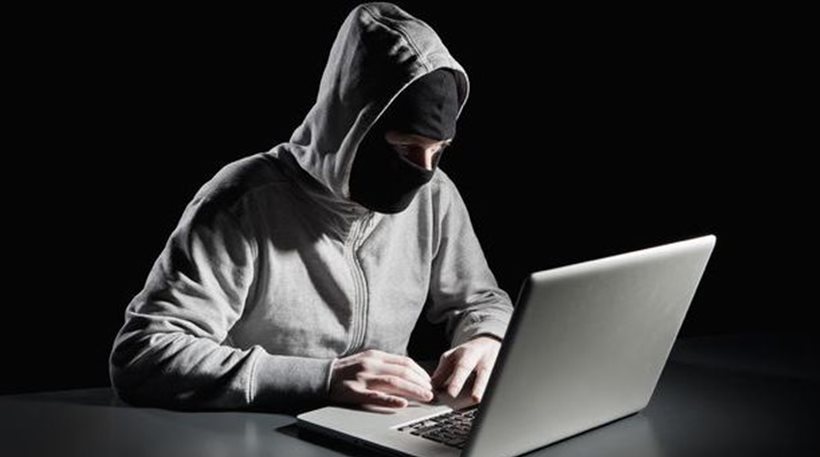 Bρετανία: Συνέλαβαν χάκερ που είχε “σπάσει” το mail του αρχηγού της CIA