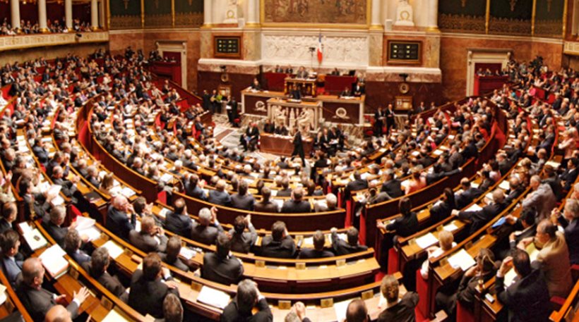 Γαλλία: Παραμένει σε κατάσταση έκτακτης ανάγκης για άλλους τρεις μήνες