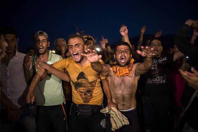 Τους κάνουν πλάκα στην Γερμανία: Αφγανοί διαμαρτύρονταν γιατί δεν τους έδωσαν δωρεάν μονοκατοικία αλλά δωρεάν διαμέρισμα!