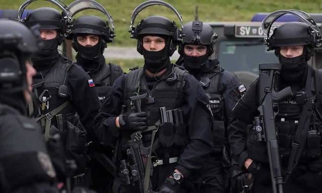 Η Σλοβενία βγάζει τον στρατό για να ελέγξει τους λαθρομετανάστες