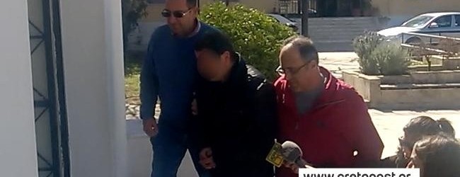 Στα εγκληματολογικά εργαστήρια το βίντεο με τον δάσκαλο που ασελγούσε σε μαθητές