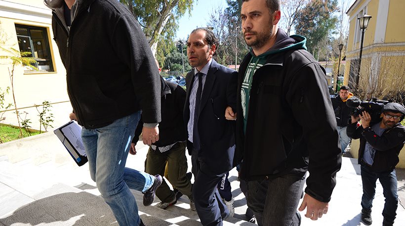 Δίωξη του εκδότη και των δύο “δημοσιογράφων”με το νόμο περί καταχραστών του Δημοσίου