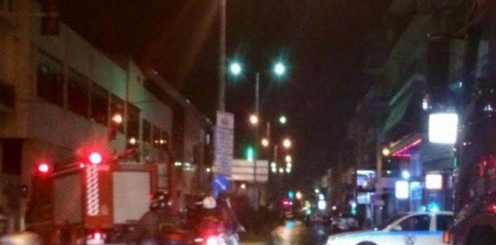 Eλεγχόμενη έκρηξη ύποπτου δέματος στη λεωφόρο Θηβών στον Πειραιά