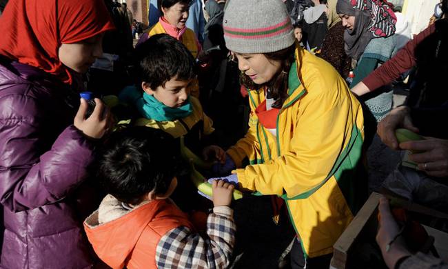 Στον Πειραιά έφτασαν 1.352 πρόσφυγες και λαθρομετανάστες