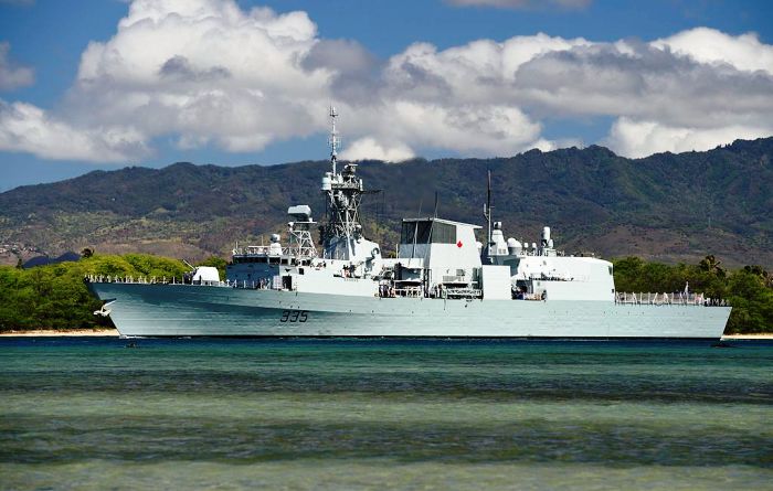 HMCS Fredericton: Ποια είναι η καναδική φρεγάτα της SNMG-2 που περιπολεί ανοικτά της Λέσβου