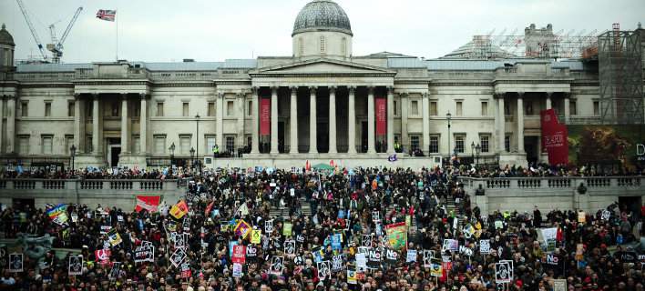 Δεκάδες χιλιάδες άνθρωποι διαδήλωσαν κατά των πυρηνικών όπλων στο Λονδίνο (βίντεο)