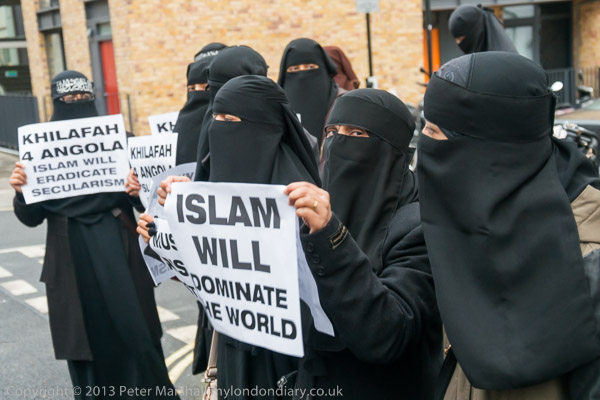 Ποιοι πρόσφυγες; 340.000 αλλοδαποί που μπήκαν παράνομα στη χώρα το 2015 προέρχονται από 77 διαφορετικές χώρες!