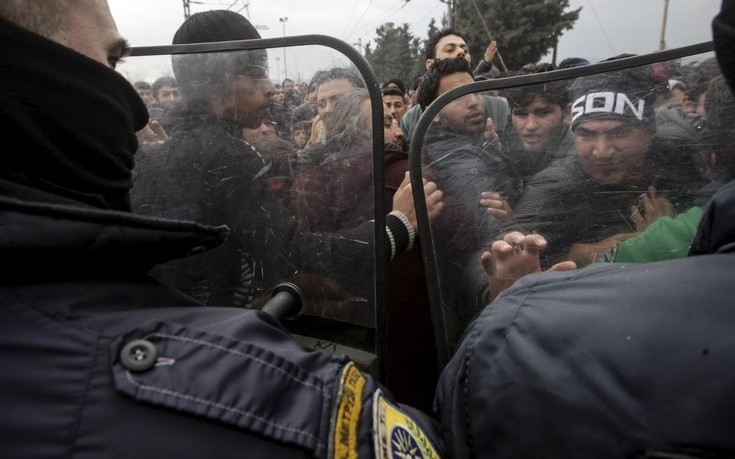 Οι Σκοπιανοί φοβούνται μαζική εισβολή προσφύγων και λαθρομεταναστών μετά τα χθεσινά επεισόδια