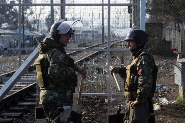 Εγκλωβισμένοι πάνω από 10.000 πρόσφυγες και λαθρομετανάστες στην Ειδομένη