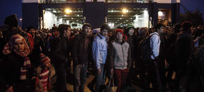 Έφθασαν ακόμη 829 πρόσφυγες-λάθρο στον Πειραιά