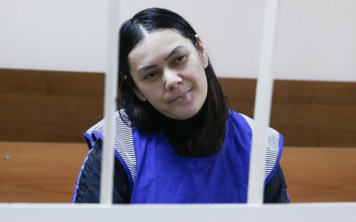 Στο κόσμο της η σατανική νταντά που αποκεφάλισε το παιδί στη Ρωσία!- Ολο γέλια και χαρές στο δικαστήριο (φωτό)