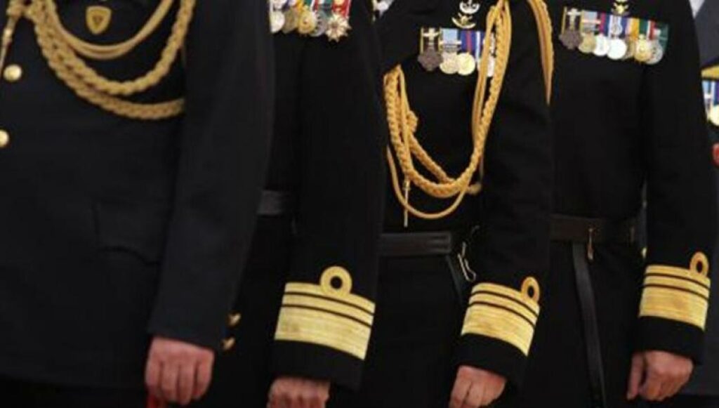 Οι νέοι υποναύαρχοι και υποπτέραρχοι μετά από απόφαση του ΣΑΓΕ