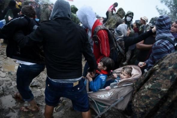 Στο έλεος του καιρού οι πρόσφυγες στην Ειδομένη [φωτό]