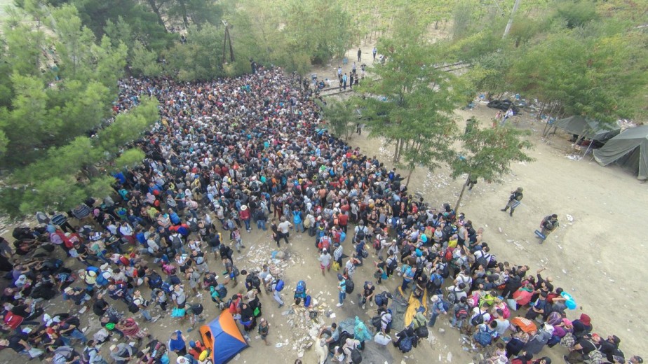 Περισσότεροι από 10.000 πρόσφυγες και λαθρομετανάστες στην Ειδομένη