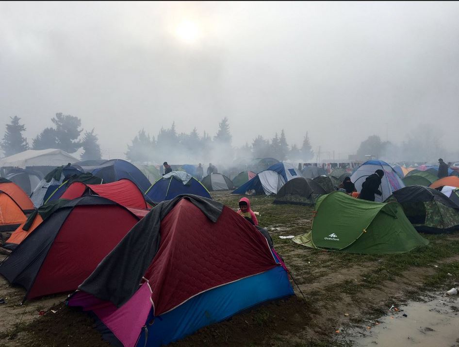 Συνεχίζεται η σύσκεψη των πολιτικών αρχηγών  – Στην Ειδομένη έχει δημιουργηθεί μια “πόλη” 12.000 ανθρώπων!