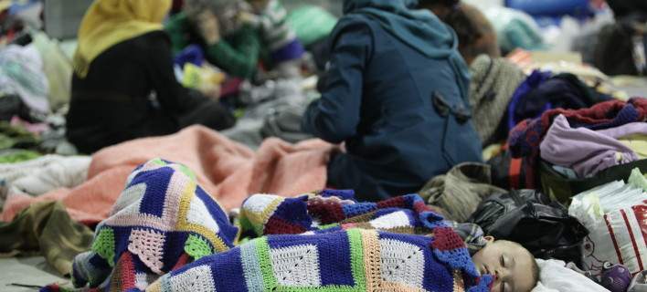 Πειραιάς: 2.500 πρόσφυγες στο λιμάνι -Θα τοποθετηθούν δύο προκάτ σπίτια