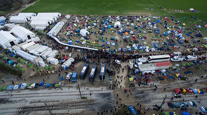 Οι ανατροπές που φέρνει το σχέδιο της ΕΕ για τις χώρες υποδοχής – Δραματικές φωτό από την Ειδομένη