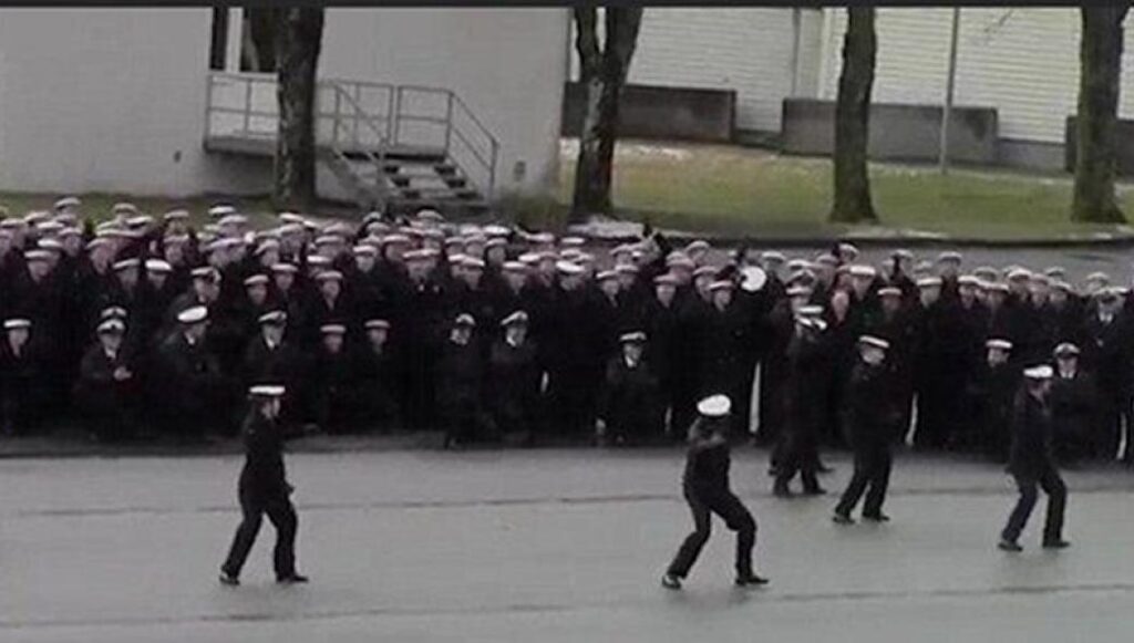 Το νορβηγικό Ναυτικό χορεύει το Uptown Funk (βίντεο)