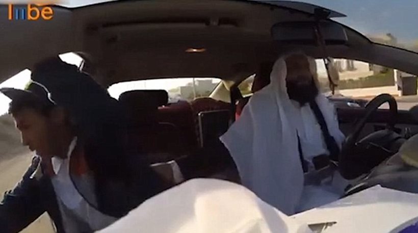 Εσείς τι θα κανάτε αν δίπλα σας βρισκόταν ένας άνδρας ζωσμένος με εκρηκτικά; (βίντεο)