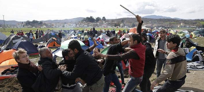 Ξύλο μεταξύ λαθρομεταναστών στην Ειδομένη – Ίωση “χτύπησε” τα μικρά παιδιά (φωτό)