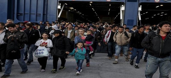 Άλλες τρεις καραβιές προσφύγων και λαθρομεταναστών φτάνουν σήμερα στον Πειραιά