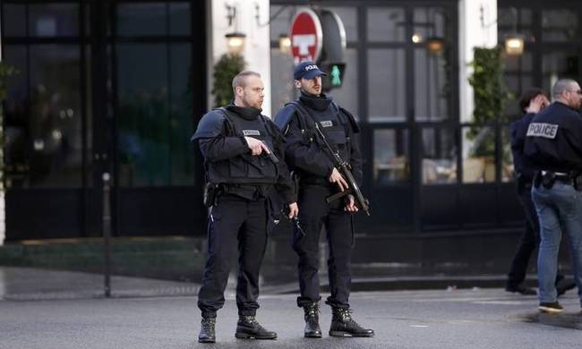 Παρίσι: Δύο τραυματίες από πυροβολισμούς