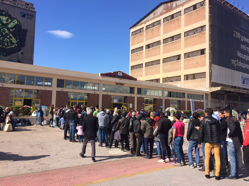 Ασφυκτική η κατάσταση στο λιμάνι του Πειραιά με τους λαθρομετανάστες να ξεπερνούν τους 4.000