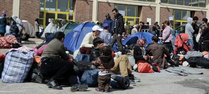 Πάνω από 2.000 “λάθρο” στο λιμάνι του Πειραιά – Πλοία φέρνουν κι άλλους