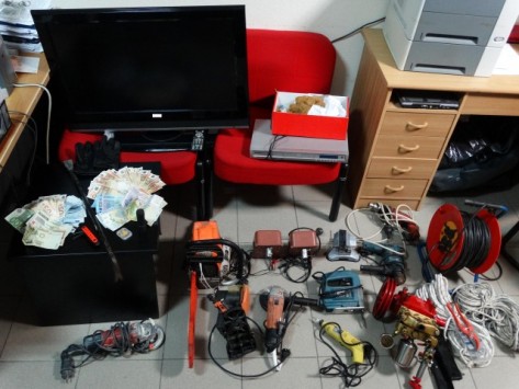 Βέροια: Έτρωγαν και έπιναν στα σπίτια που χτυπούσαν – Αποκαλύψεις για τη σπείρα των τριών [φωτό]