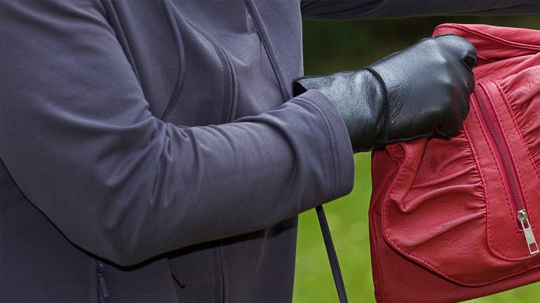 Πάτρα: Επίθεση τσαντάκηδων σε γυναίκα