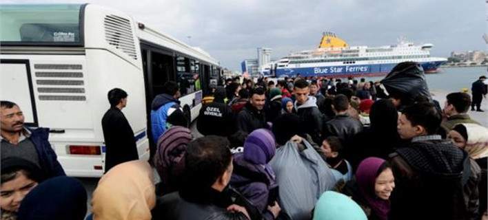 Χίλιοι πρόσφυγες και λαθρομετανάστες θα μεταφερθούν από τον Πειραιά σε κέντρο διαμονής στην Χαλκίδα