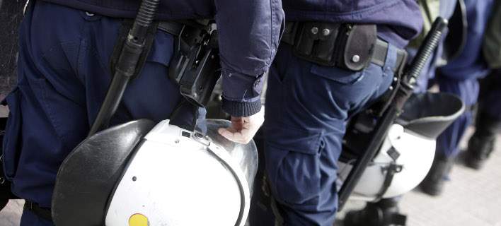 Ξανά μολότοφ στα Εξάρχεια -Σε ΜΑΤ, κοντά στα γραφεία του ΠΑΣΟΚ