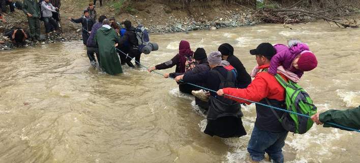 Η φυγή των προσφύγων-λάθρο από την Ειδομένη [βίντεο]