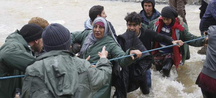 Reuters: H μεγάλη «απόδραση» των προσφύγων-λάθρο από την Ειδομένη σε φωτογραφίες